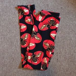 Lularoe bumble bee leggings.